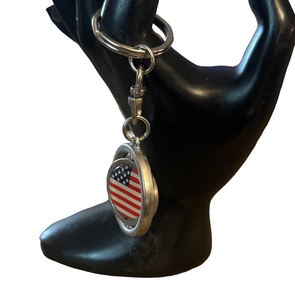 God Bless America Twin Towers keychain - Picture 2 of 3